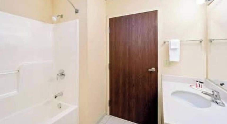 Basic Room, 2 Double Beds | Bathroom | Towels, soap, shampoo, toilet paper