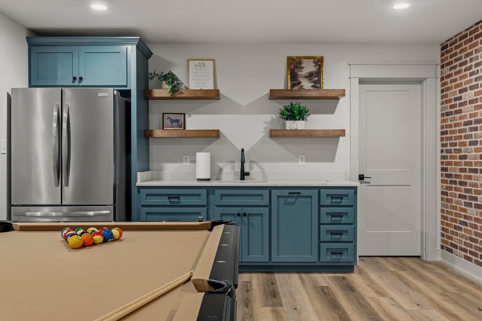 Game Room Kitchenette/ Wet Bar
