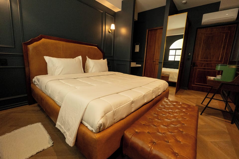 Deluxe Suite | Soundproofing, rollaway beds, free WiFi, bed sheets