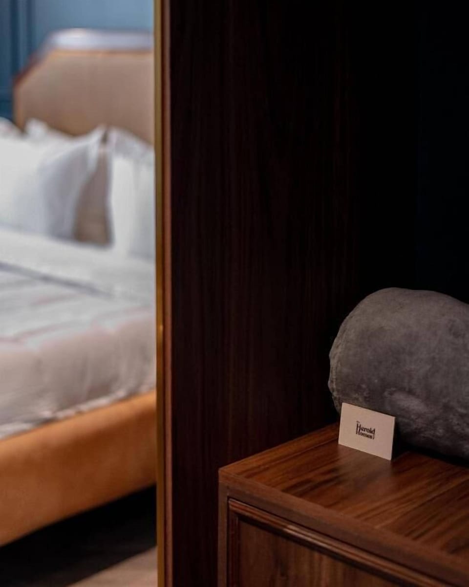 Deluxe Suite | Soundproofing, rollaway beds, free WiFi, bed sheets