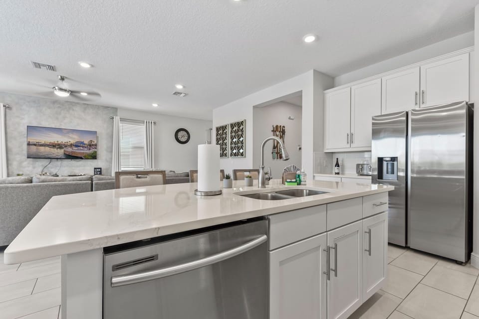 21-web-or-mls-LetsGoClick-009