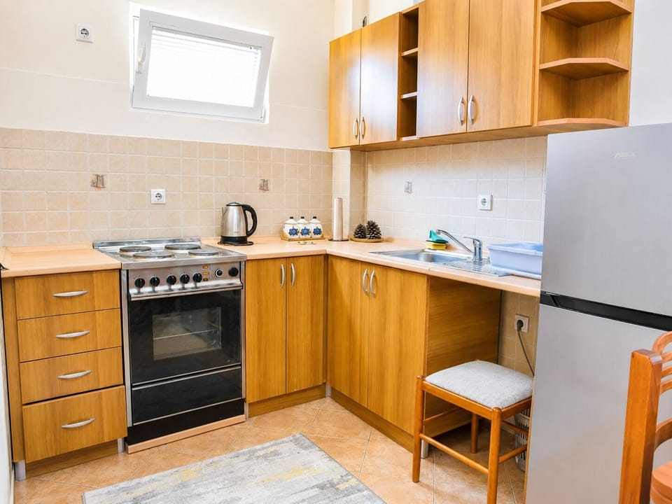 Superior Apartment, 2 Bedrooms, Sea View | Private kitchen | Electric kettle