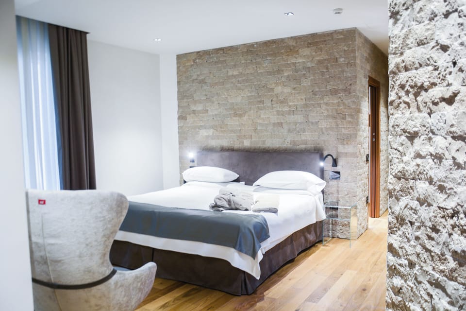 Signature Suite | Minibar, in-room safe, desk, free WiFi