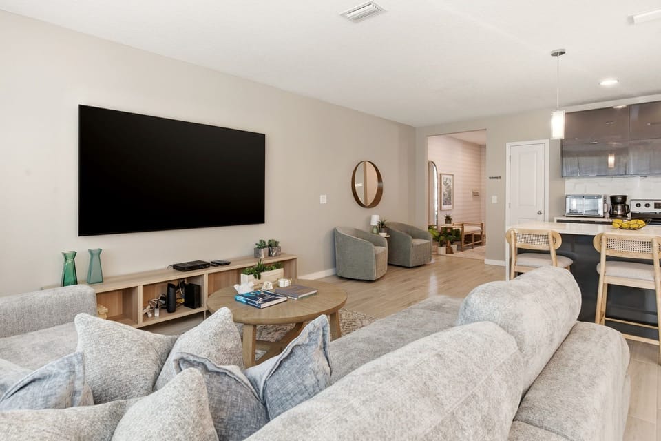 47-web-or-mls-4446LeReve-94