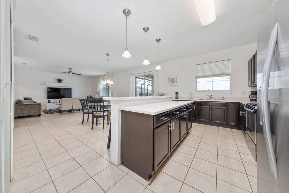 House (Multiple Bedrooms) | Private kitchen | Microwave, oven, stovetop, dishwasher