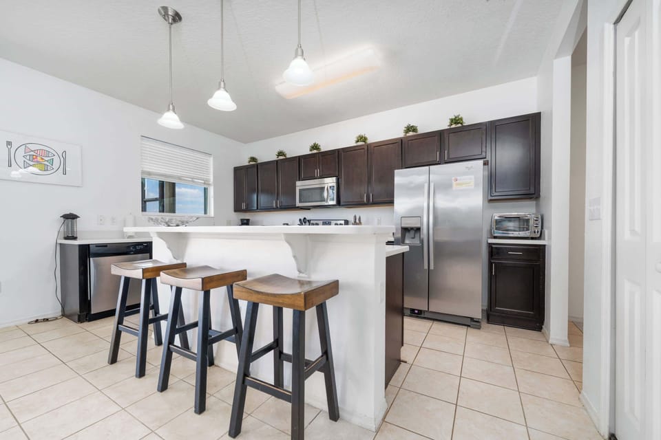 House (Multiple Bedrooms) | Private kitchen | Microwave, oven, stovetop, dishwasher