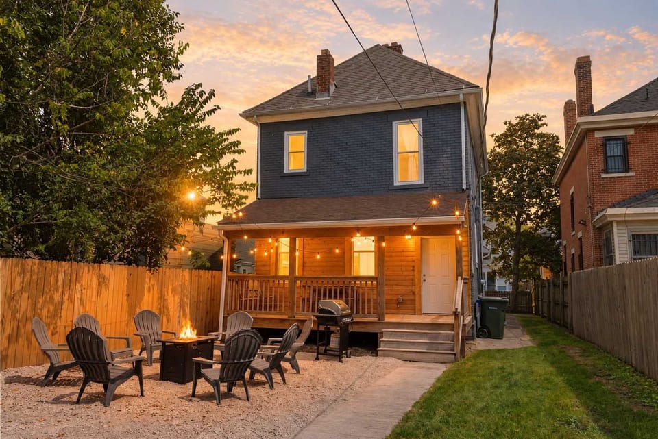 A warm backyard glow for relaxing nights