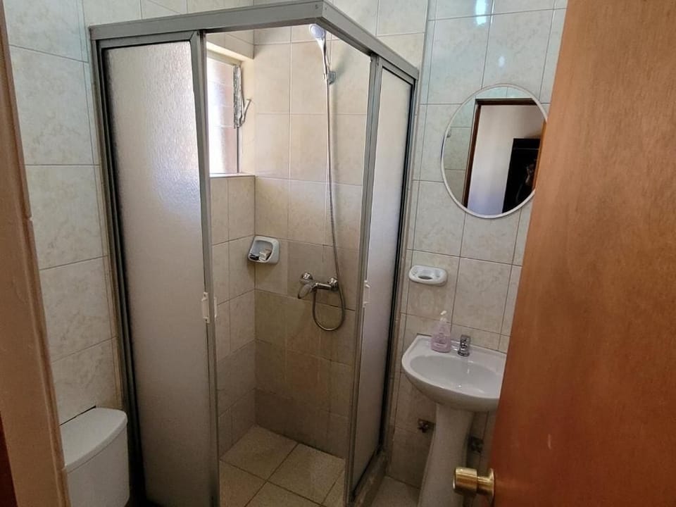 Classic Room, Balcony | Bathroom