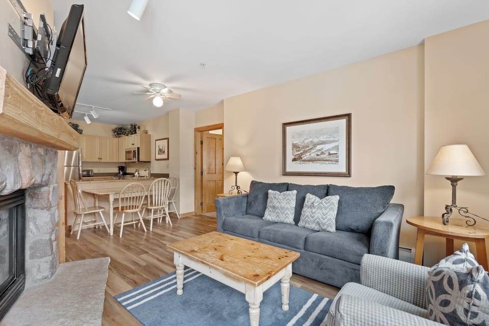 Condo (2 Bedrooms) | Front of property