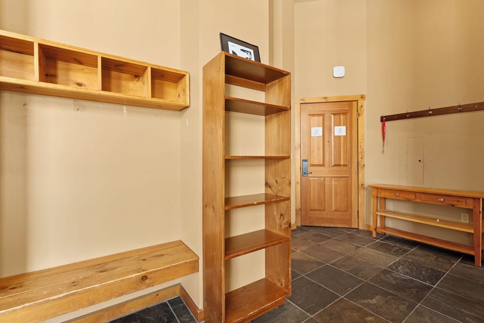 Condo (2 Bedrooms) | Property amenity