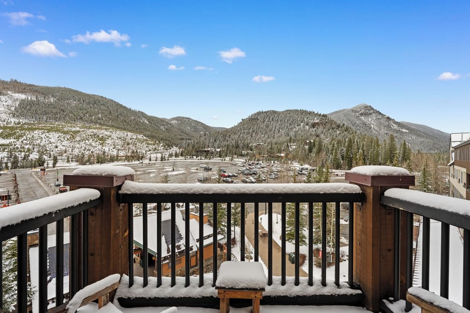 Condo (2 Bedrooms) | Property amenity