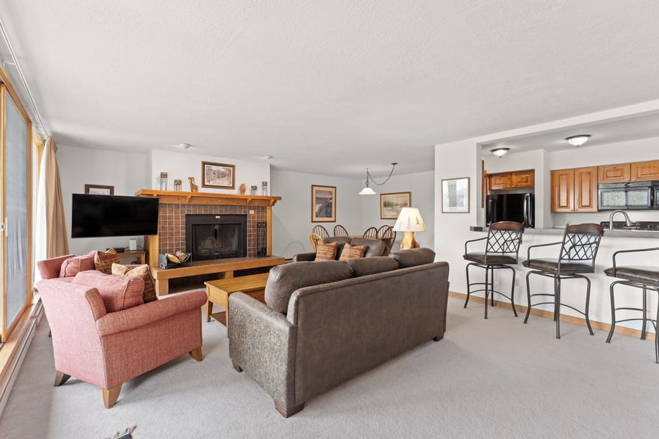 Condo (2 Bedrooms) | Property amenity