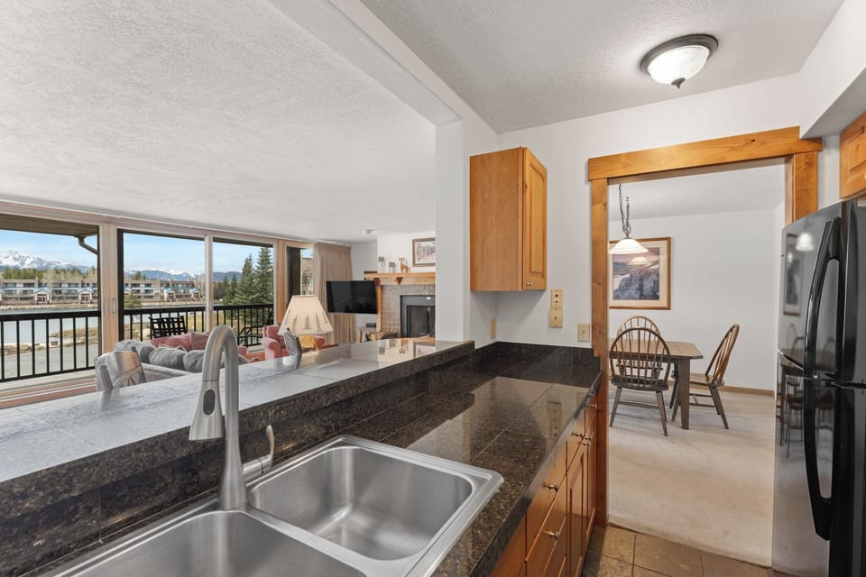 Condo (2 Bedrooms) | Property amenity