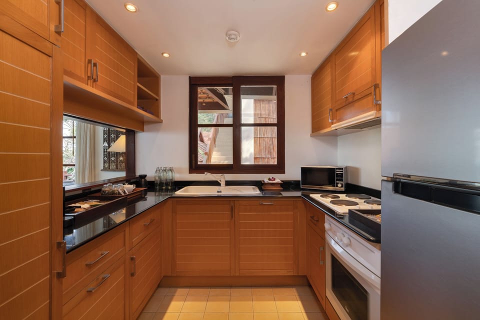 Coffee/tea maker, electric kettle, highchair