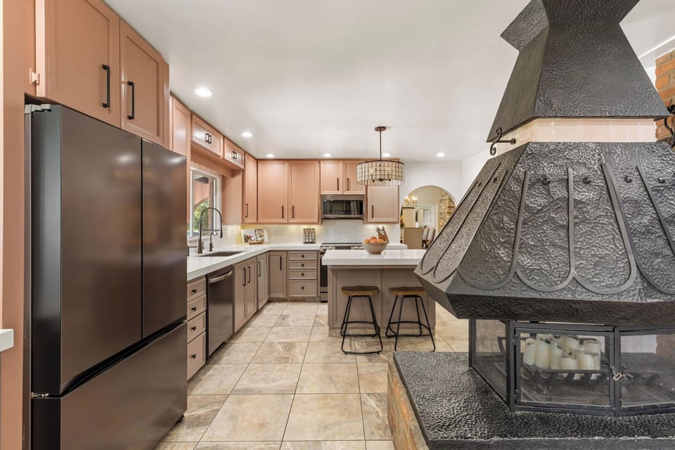 Colorful Modern Kitchen - Fully Equipped with everything you need, plus a coffee bar with Keurig & Drip options