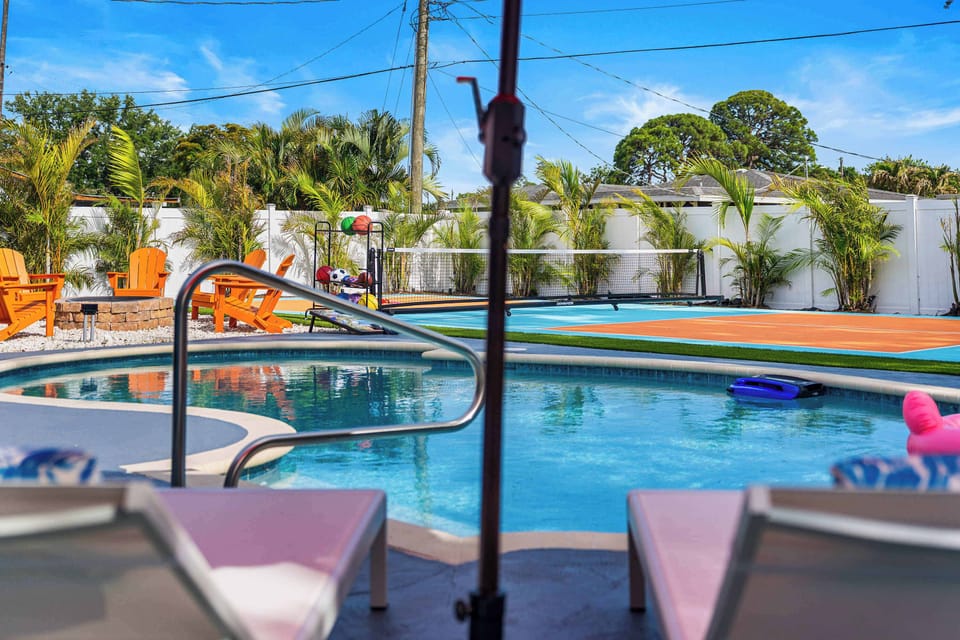 Outdoor Oasis: Dive into luxury—splash in the pool and enjoy vibrant views from your sunbed!