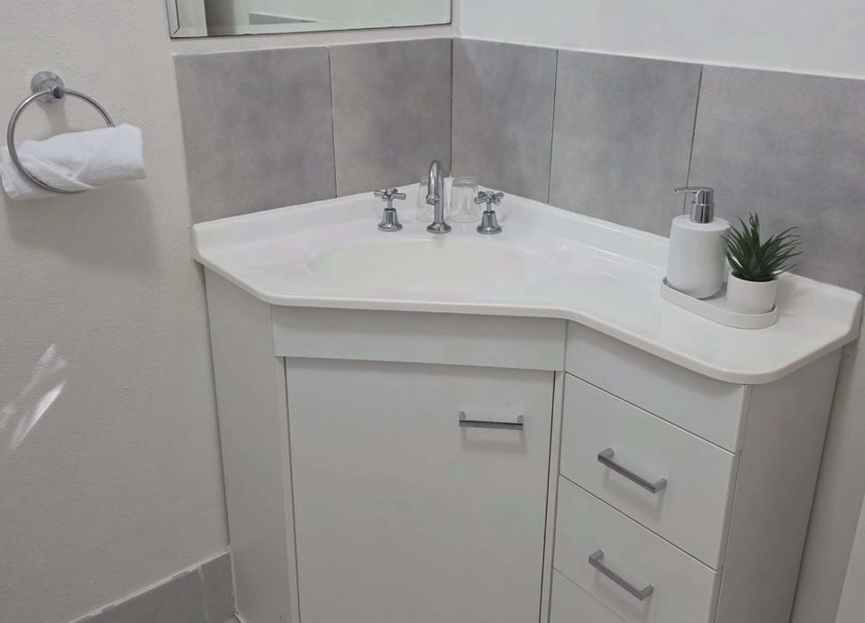 Deluxe Double Room | Bathroom | Shower, hair dryer, bathrobes, towels