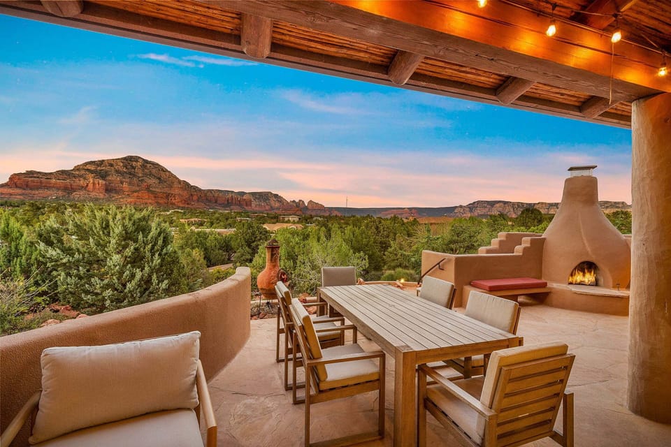 [Home 1] Back Patio with Outdoor dining & grill (propane gas included)