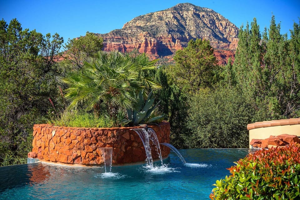 [Home 2] Heated infinity pool with amazing red rock views.