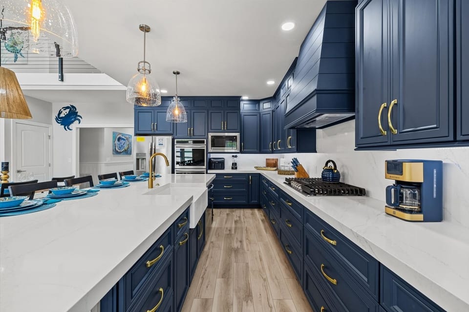 Main Kitchen - Stunning and Spacious with Plenty of Counter Space that any Home Chef would Enjoy!