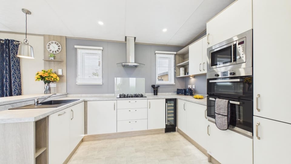 Puffin Lodge - 2 Bedroom Lodge - Wisemans Bridge (28738)
