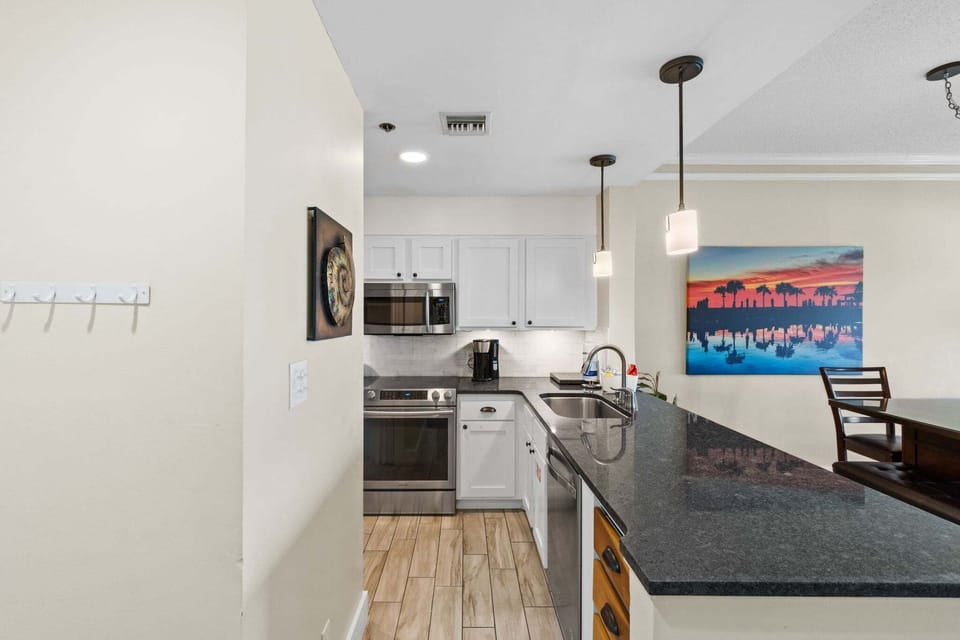 Fully Stocked Kitchen ~ Dawn ~ Trash Bags ~ Initial Coffee & Dish soap Provided