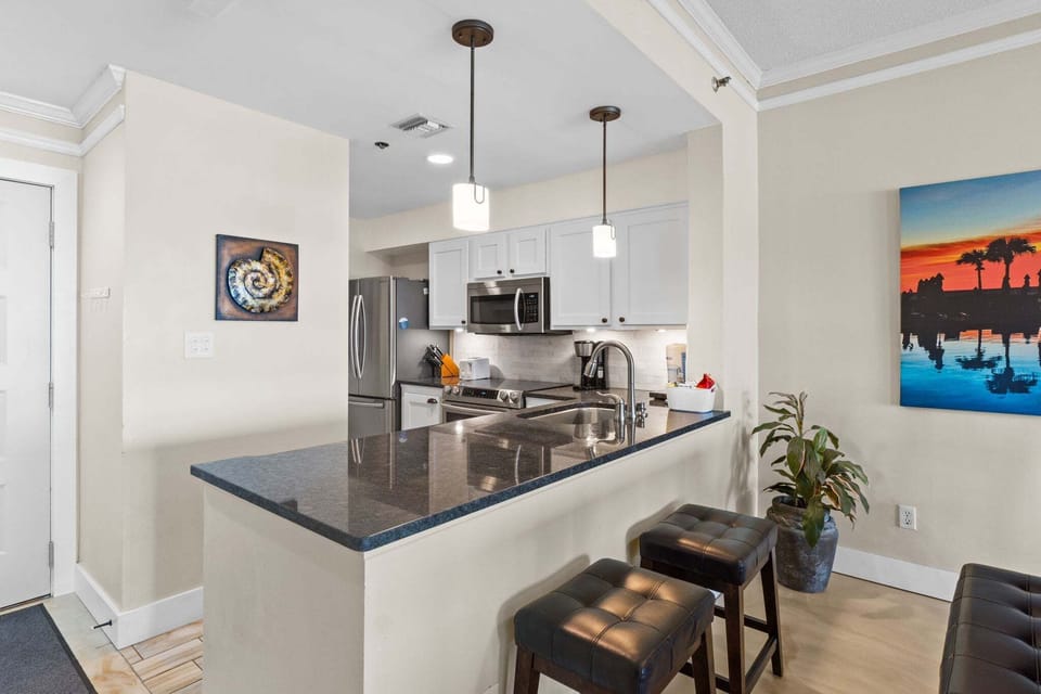 Fully Stocked Kitchen ~ Dawn ~ Trash Bags ~ Initial Coffee & Dish soap Provided