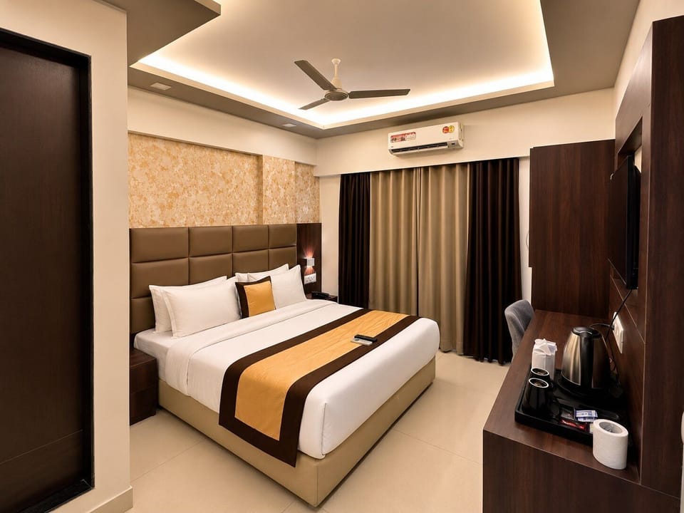 Superior Double Room | In-room safe, desk, laptop workspace, WiFi (free)