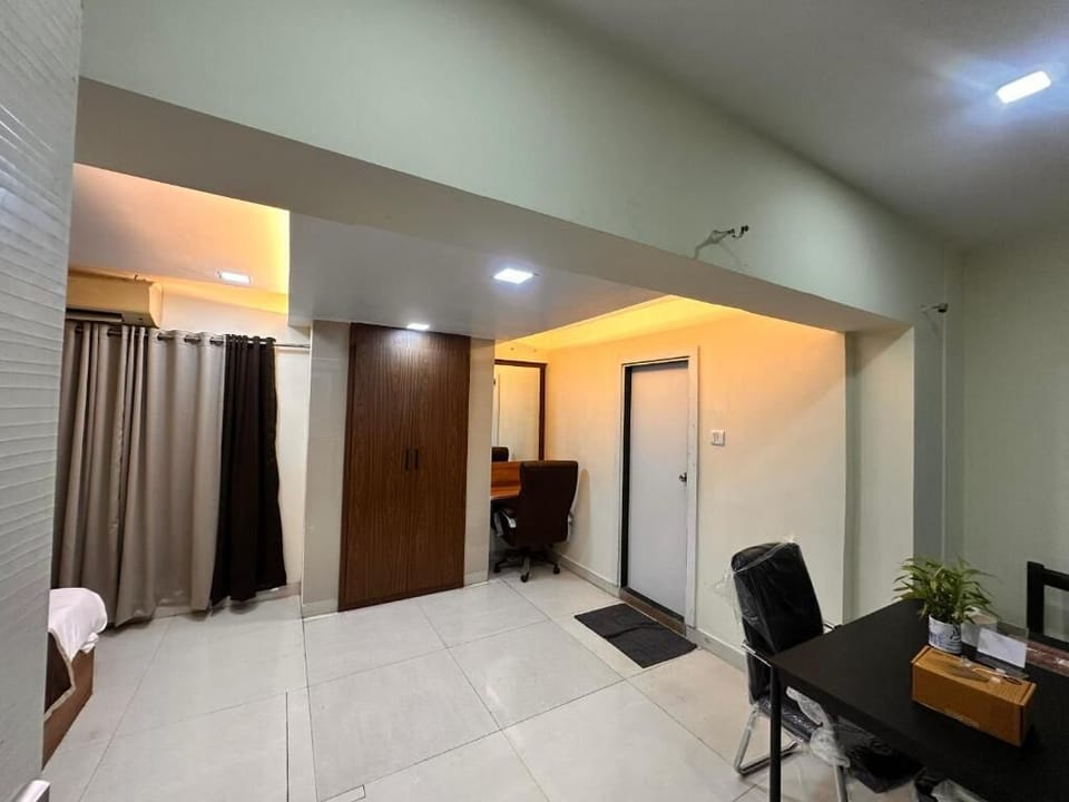 Comfort Studio | In-room safe, desk, laptop workspace, WiFi (free)