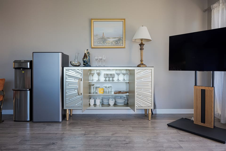 Wine fridge, glassware and entertainment for effortless evenings