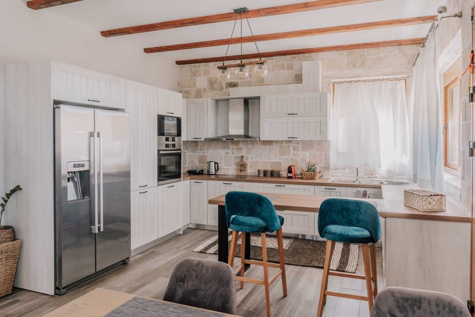 Family House, City View | Private kitchen