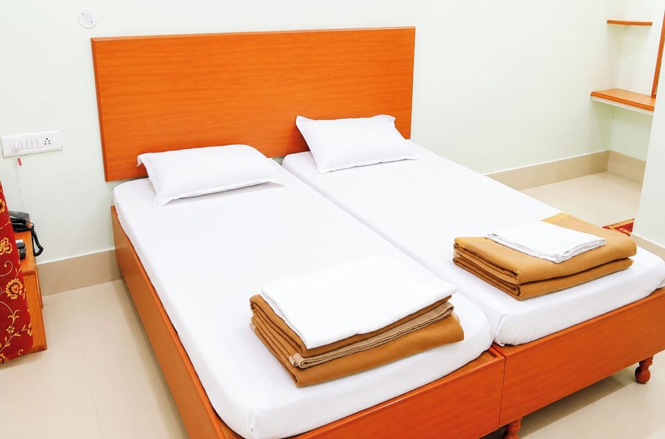 Deluxe Double Room | Hypo-allergenic bedding, desk, soundproofing, free WiFi