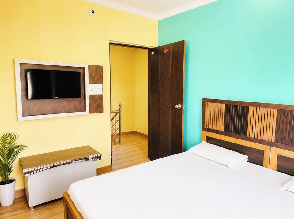 Deluxe Double Room | Hypo-allergenic bedding, desk, soundproofing, free WiFi