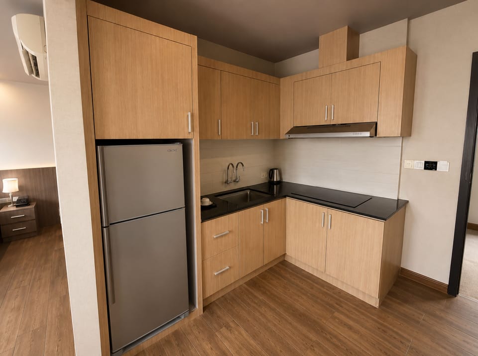 Classic Apartment | Private kitchen | Full-size fridge, stovetop, cookware/dishes/utensils