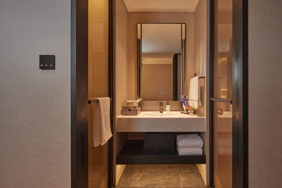 Basic Single Room | Bathroom | Separate tub and shower, free toiletries, hair dryer, bathrobes