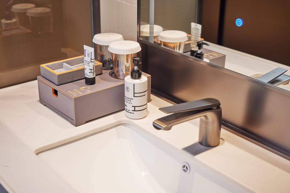 Separate tub and shower, free toiletries, hair dryer, bathrobes
