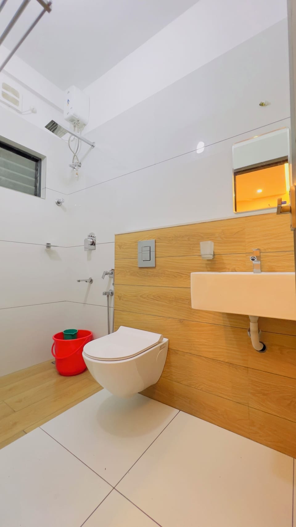 Family Apartment | Bathroom | Shower, slippers, bidet, towels