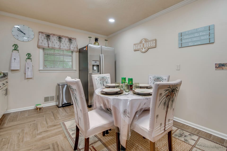 Breakfast Dining Area