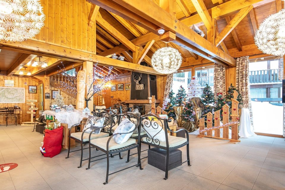 Entrance / Reception