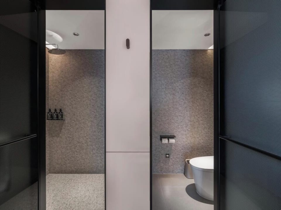 Basic Double Room | Bathroom | Shower, free toiletries, hair dryer, slippers