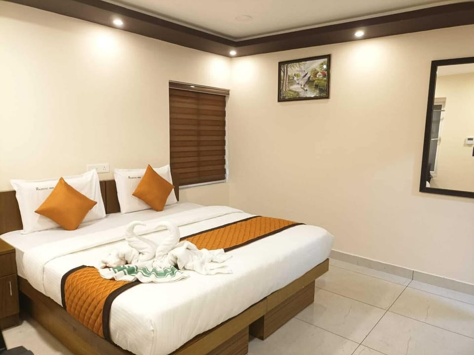 Deluxe Double or Twin Room | Bathroom | Soap, shampoo