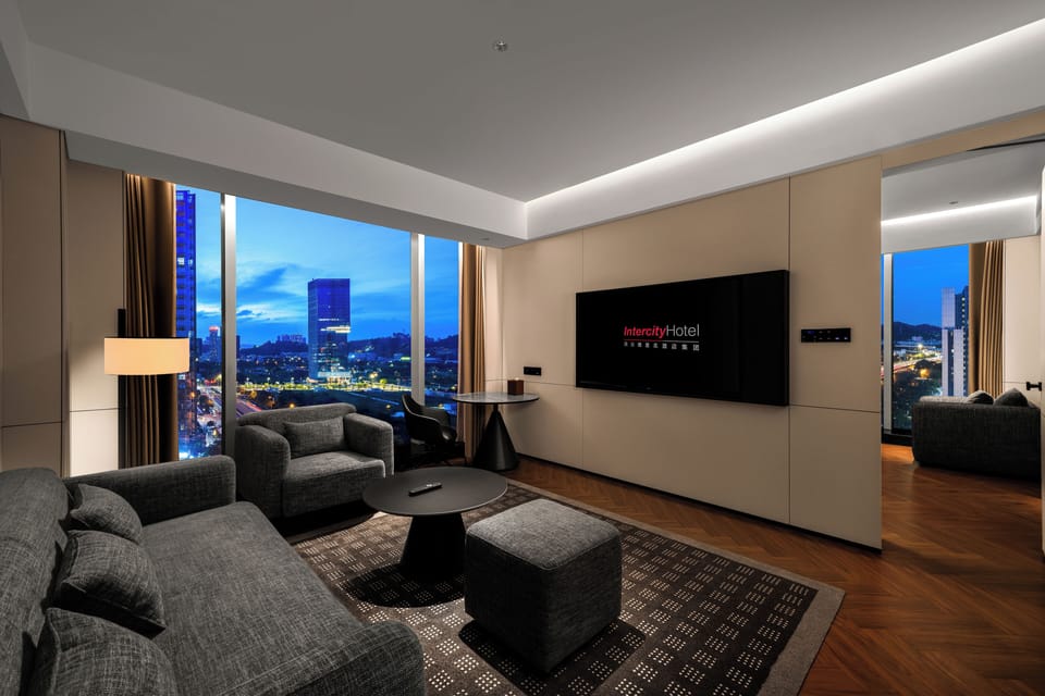 Superior Suite | Down comforters, minibar, individually decorated, individually furnished