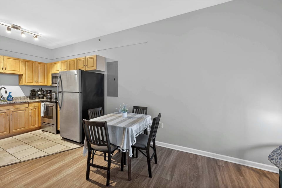 Open dining area beside the kitchen, perfect for easy meals & morning coffee