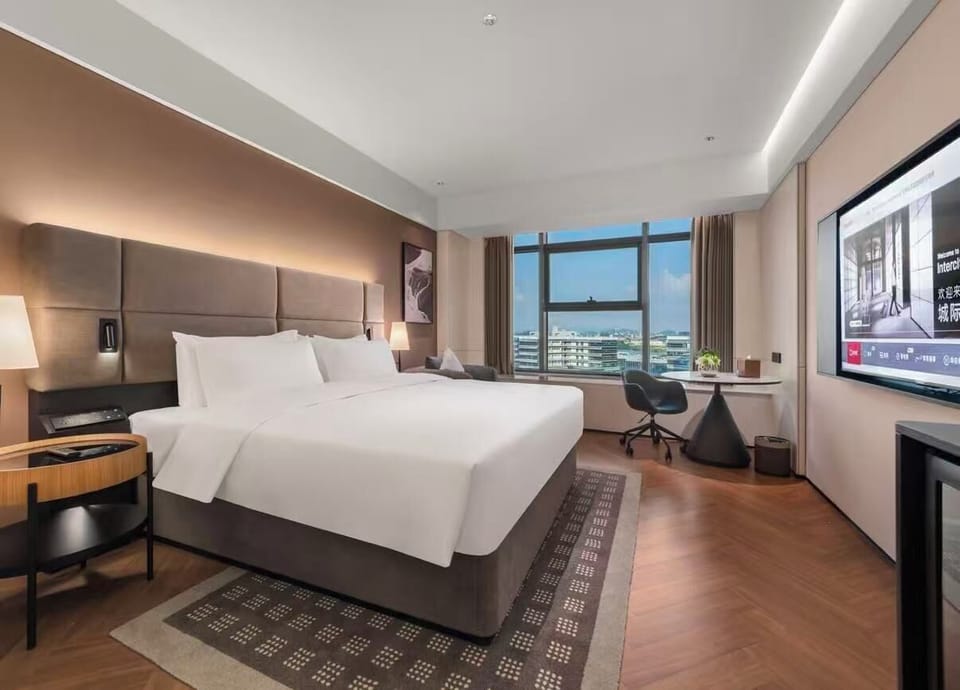Superior Single Room, 1 Queen Bed, Lake View | Down comforters, minibar (free items), desk, laptop workspace