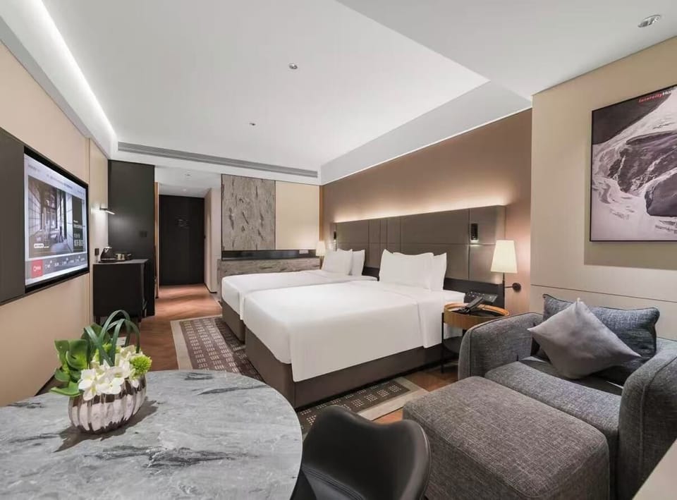 Superior Twin Room | Down comforters, minibar (free items), desk, laptop workspace