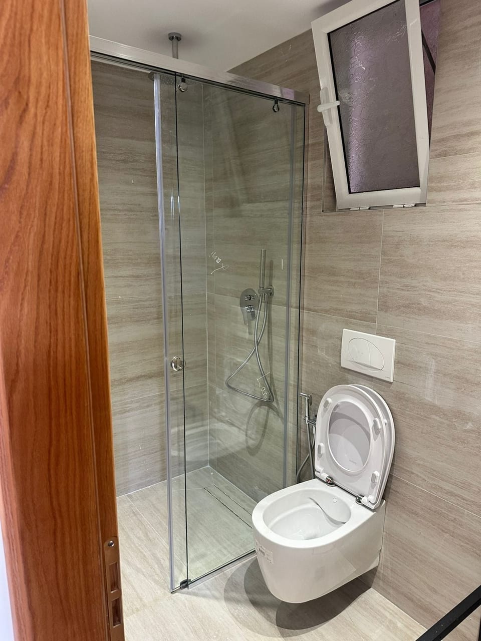 Classic Room, Pool View | Bathroom | Free toiletries, hair dryer, towels, toilet paper