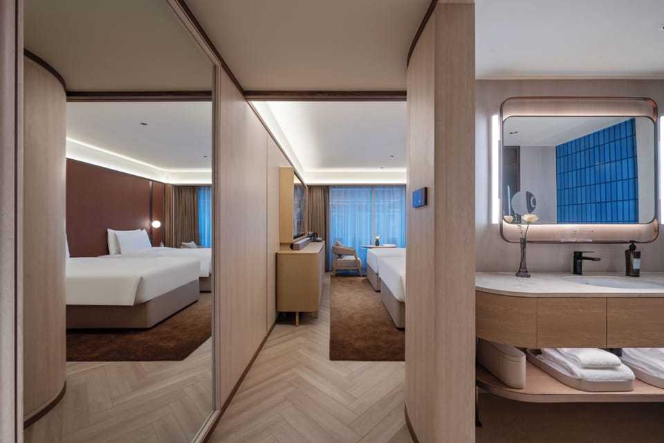 Business Double or Twin Room, City View | Premium bedding, down comforters, memory foam beds, free minibar