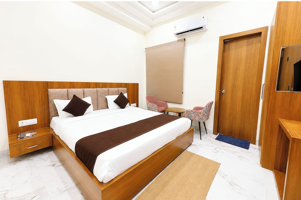 Hypo-allergenic bedding, desk, soundproofing, free WiFi