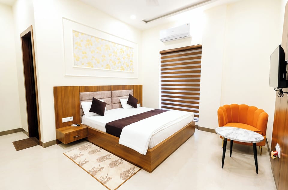 Hypo-allergenic bedding, desk, soundproofing, free WiFi