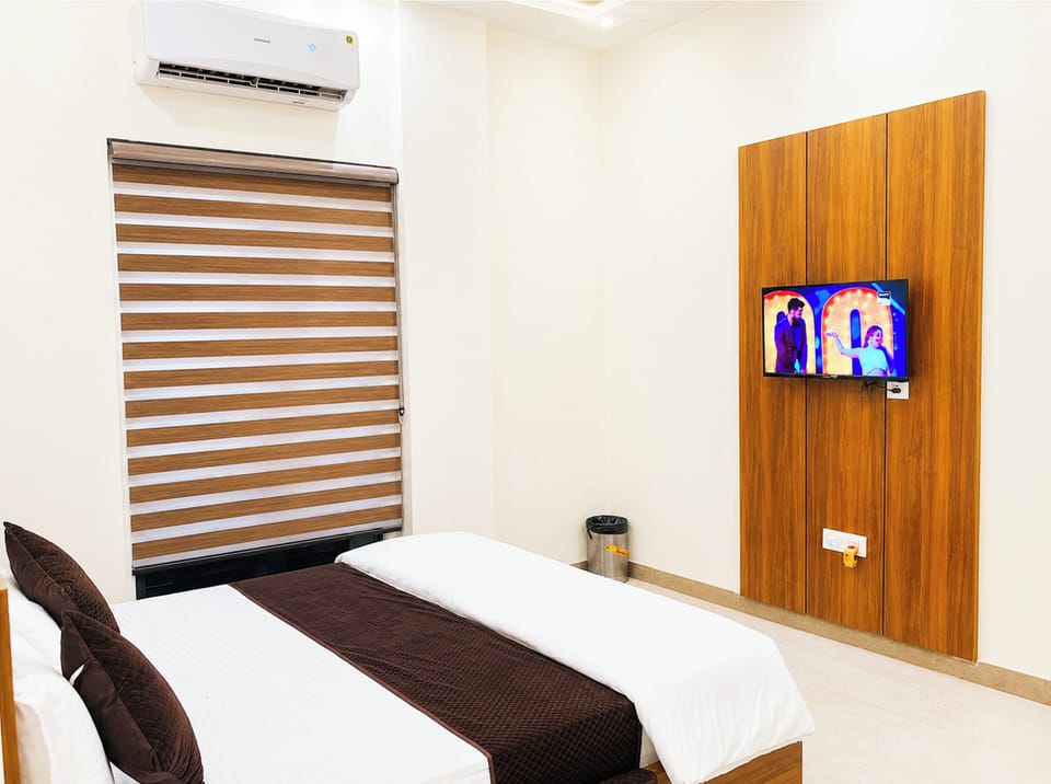 Standard Double Room, Air conditioning | Hypo-allergenic bedding, desk, soundproofing, free WiFi